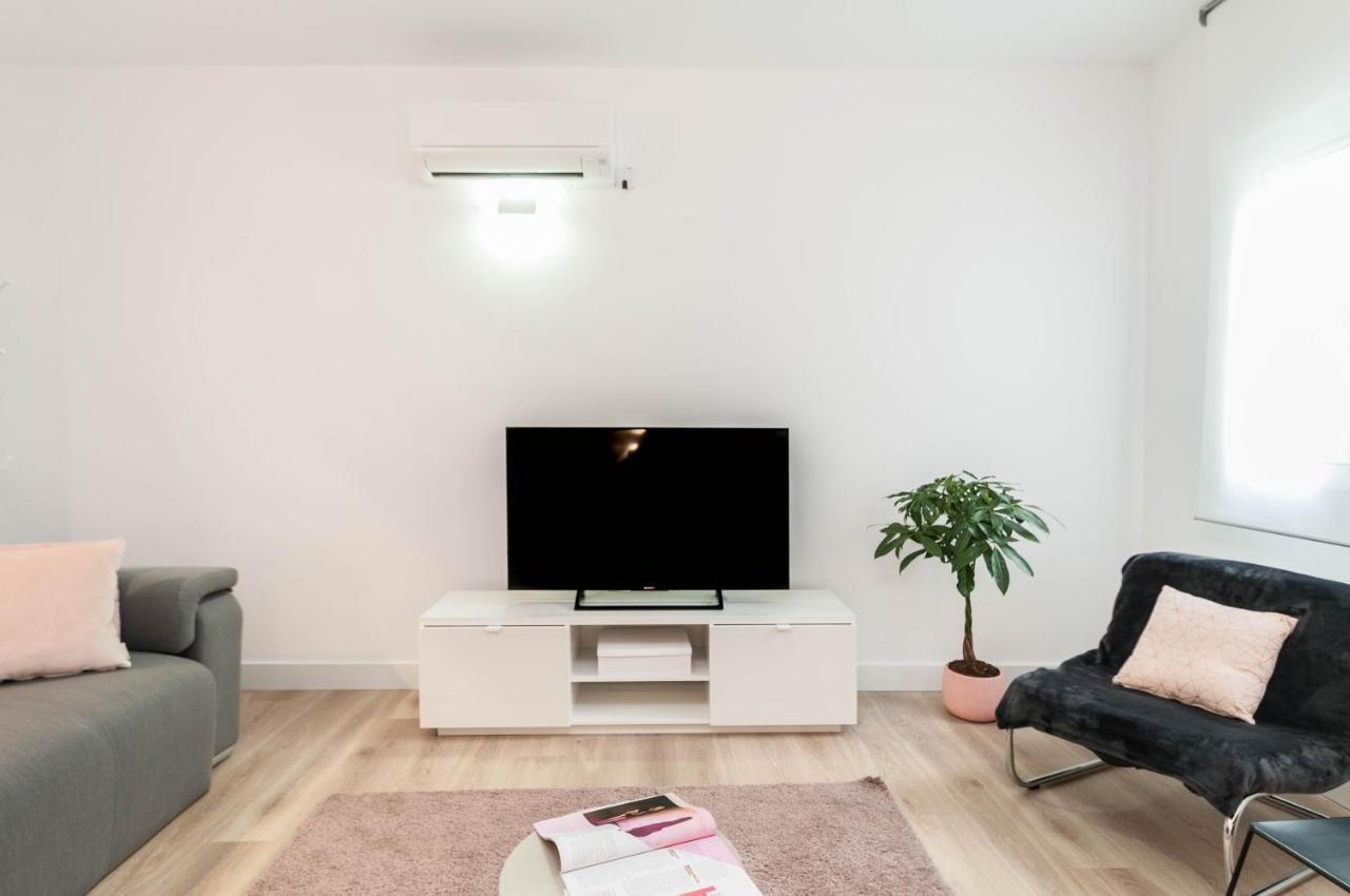 Hellenhost - Gran Via Apartment Madrid Exterior foto