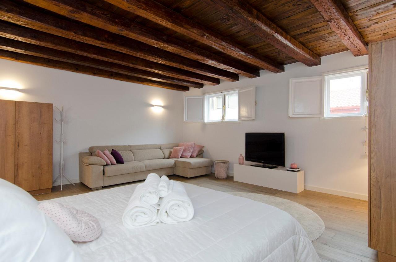 Hellenhost - Gran Via Apartment Madrid Exterior foto